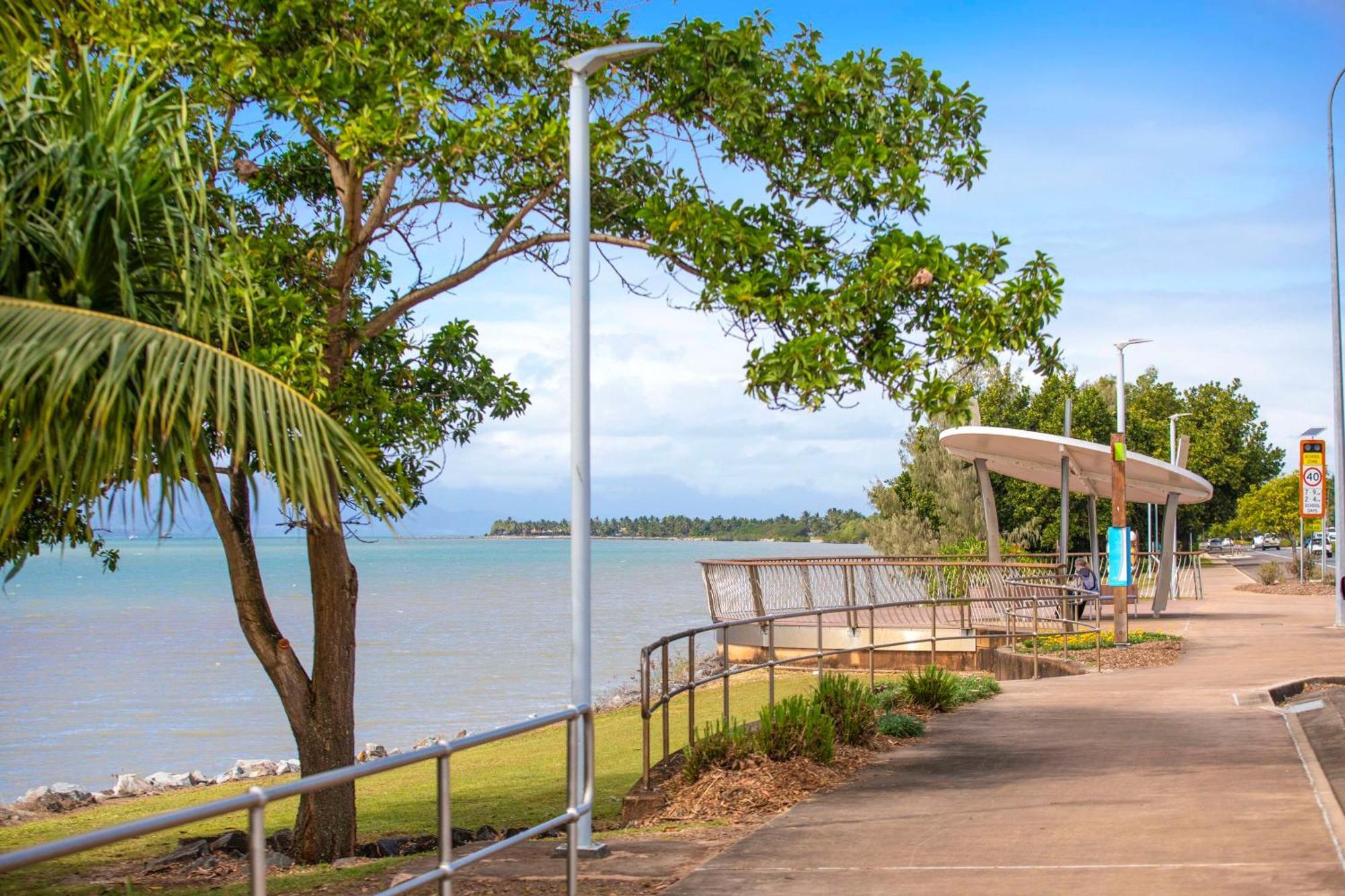 Nightcap At Marine Hotel Cardwell Exterior photo